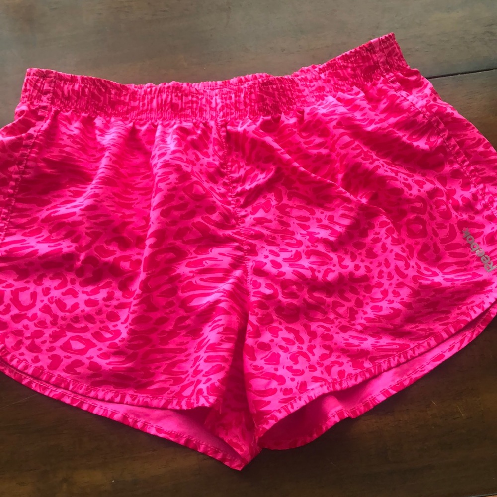 REEBOK EUC pink leopard running shorts 3”